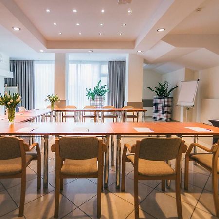 Hotel Forum Rzeszow Bagian luar foto