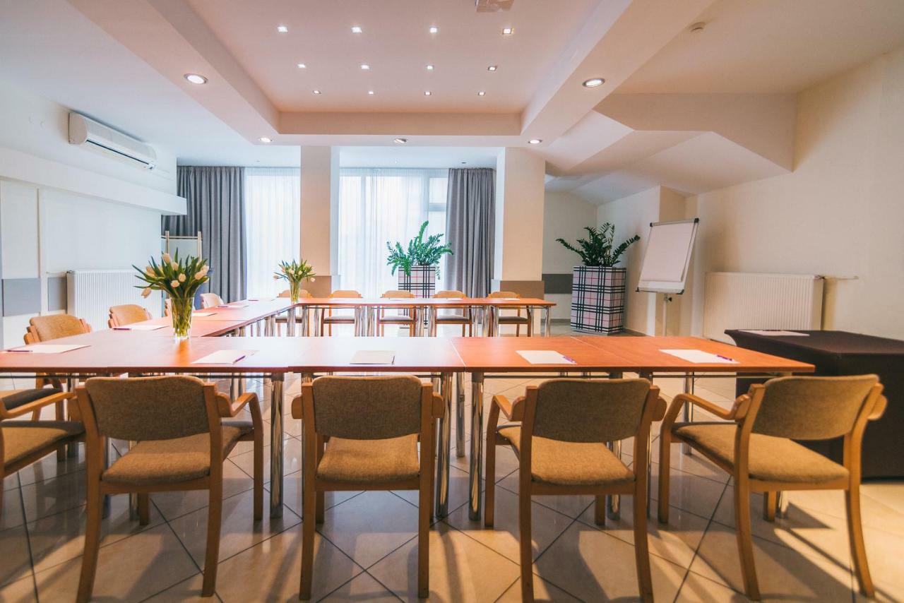 Hotel Forum Rzeszow Bagian luar foto