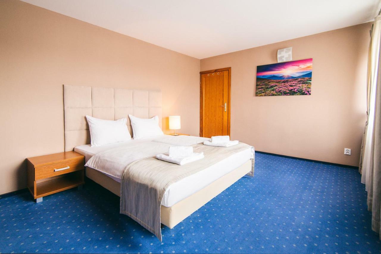 Hotel Forum Rzeszow Bagian luar foto