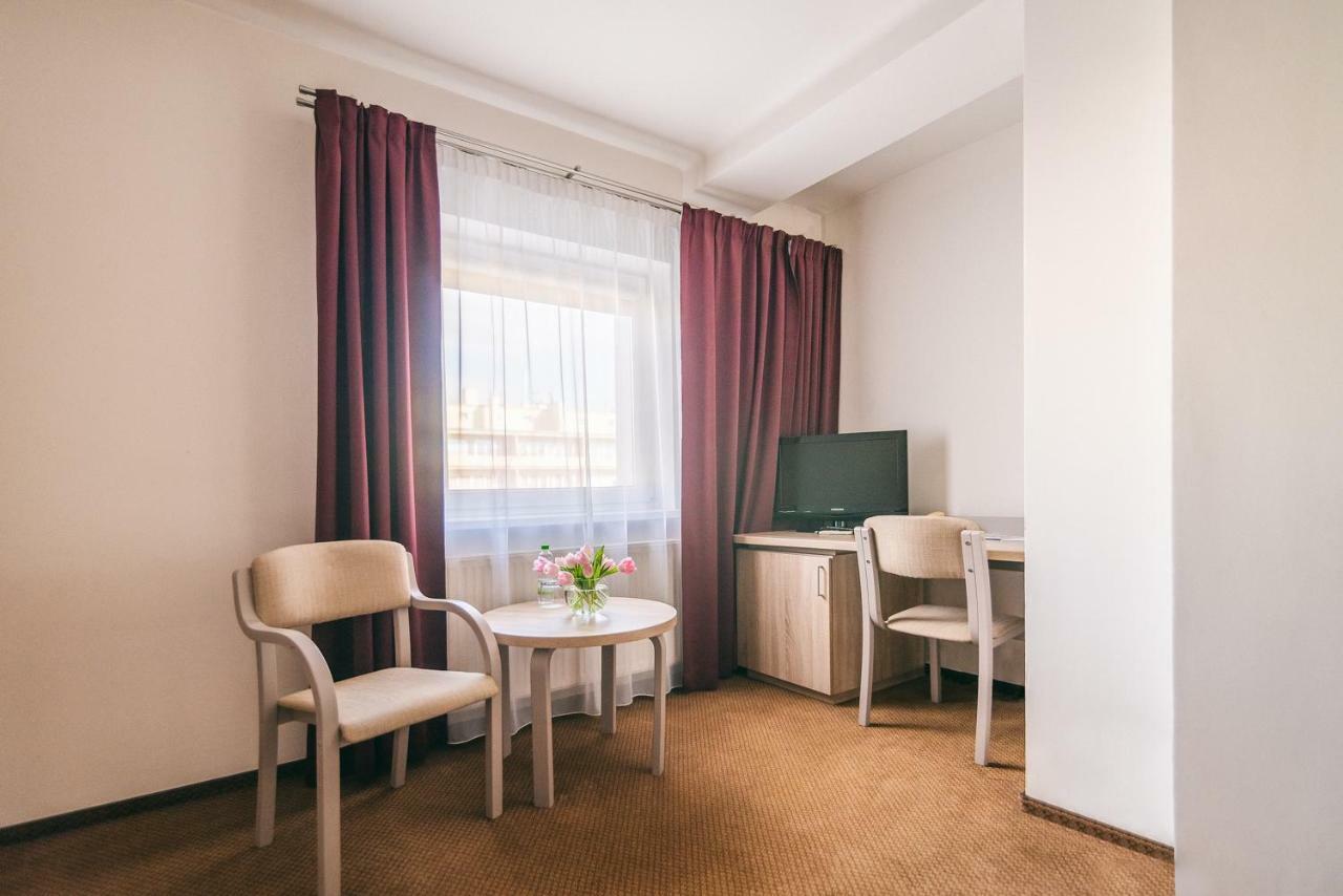 Hotel Forum Rzeszow Bagian luar foto