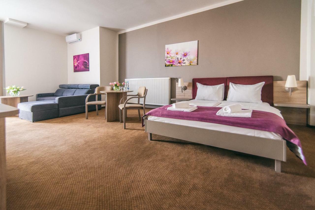 Hotel Forum Rzeszow Bagian luar foto