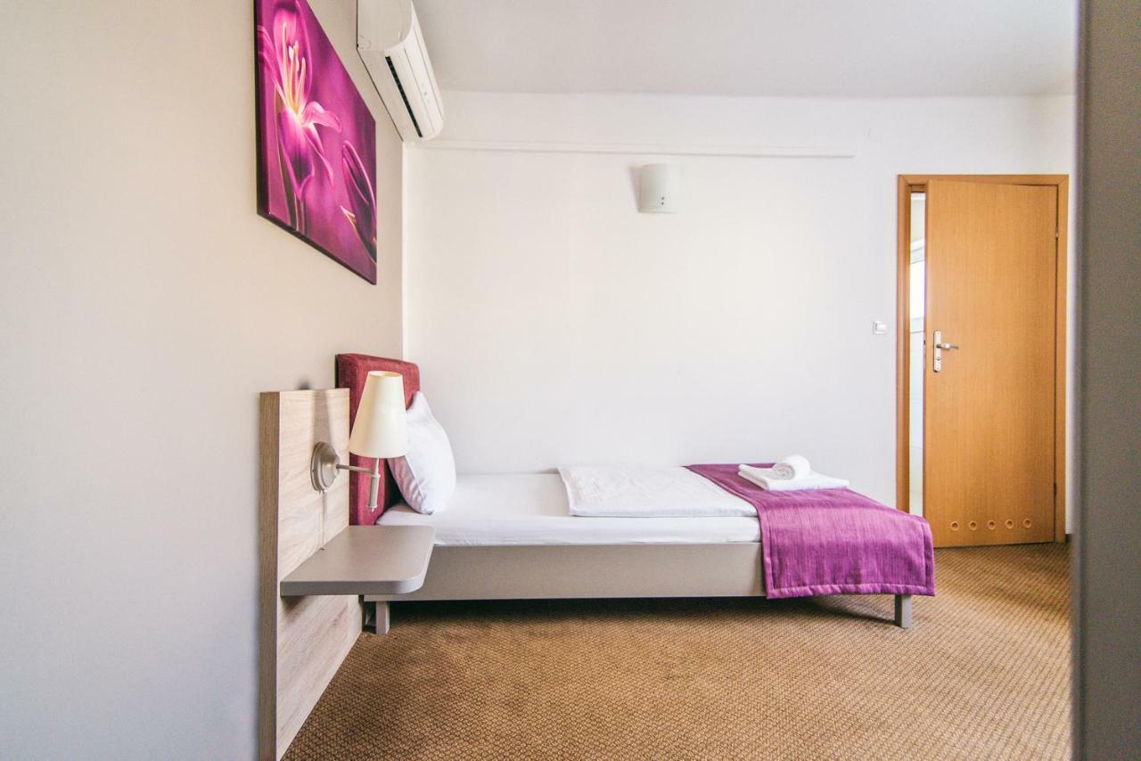 Hotel Forum Rzeszow Bagian luar foto