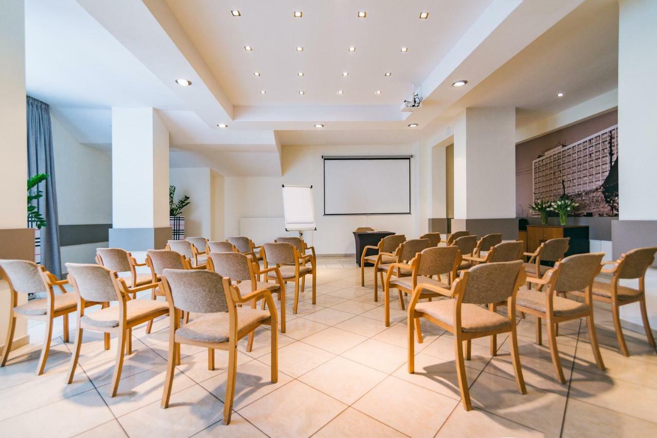 Hotel Forum Rzeszow Bagian luar foto