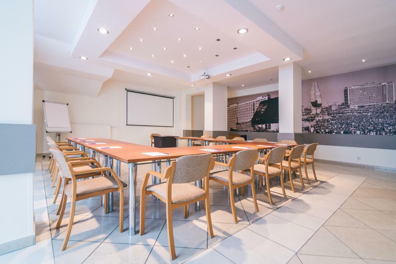 Hotel Forum Rzeszow Bagian luar foto