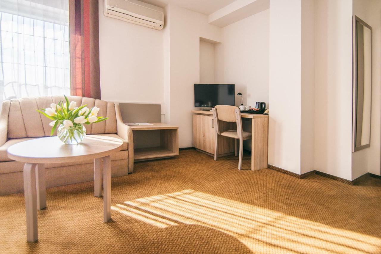 Hotel Forum Rzeszow Bagian luar foto